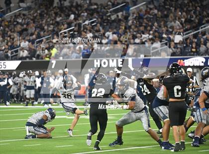 Thumbnail 1 in St. John Bosco vs. Servite photogallery.
