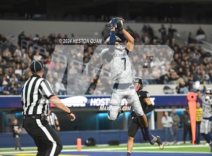 Thumbnail 1 in St. John Bosco vs. Servite photogallery.