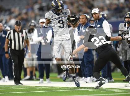 Thumbnail 3 in St. John Bosco vs. Servite photogallery.