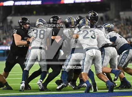 Thumbnail 3 in St. John Bosco vs. Servite photogallery.