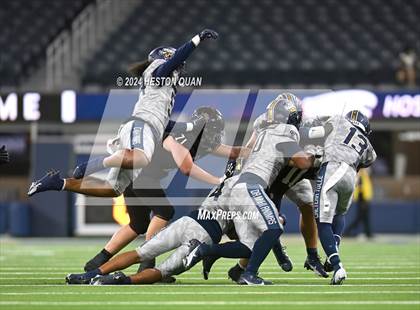 Thumbnail 2 in St. John Bosco vs. Servite photogallery.
