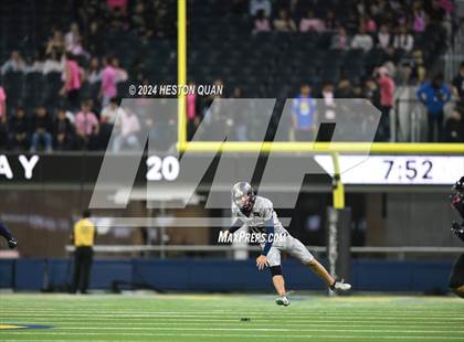 Thumbnail 1 in St. John Bosco vs. Servite photogallery.