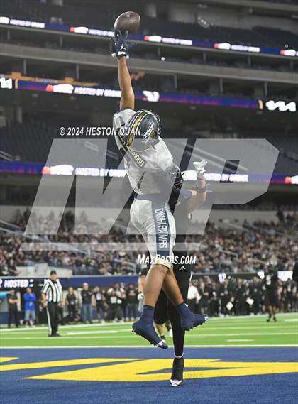 Thumbnail 3 in St. John Bosco vs. Servite photogallery.