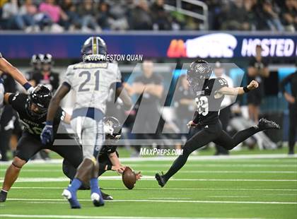 Thumbnail 3 in St. John Bosco vs. Servite photogallery.