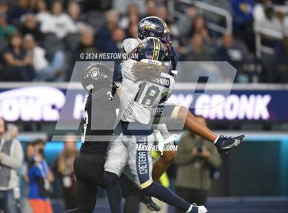 Thumbnail 1 in St. John Bosco vs. Servite photogallery.