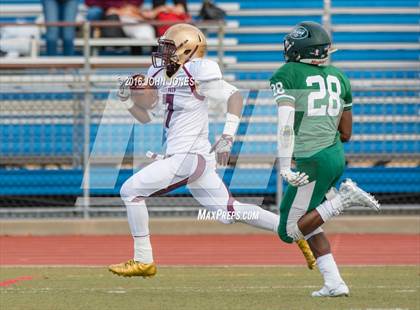 Thumbnail 2 in Holy Trinity vs. Iona Prep (NYCHSFL Class AA Final) photogallery.