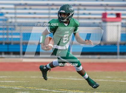 Thumbnail 3 in Holy Trinity vs. Iona Prep (NYCHSFL Class AA Final) photogallery.