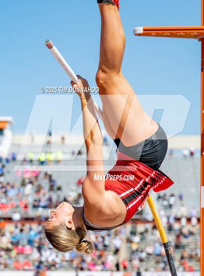 Thumbnail 2 in UIL 6A Girls Track & Field Finals photogallery.