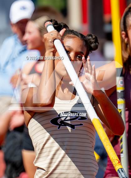 Thumbnail 1 in UIL 6A Girls Track & Field Finals photogallery.