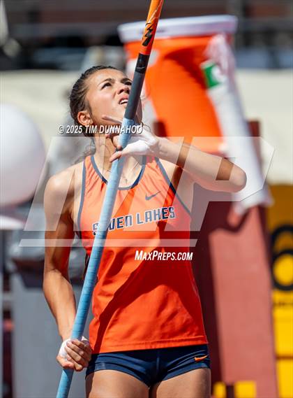 Thumbnail 2 in UIL 6A Girls Track & Field Finals photogallery.