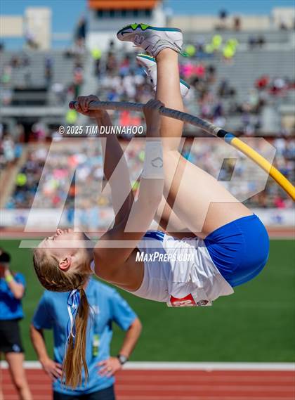 Thumbnail 3 in UIL 6A Girls Track & Field Finals photogallery.