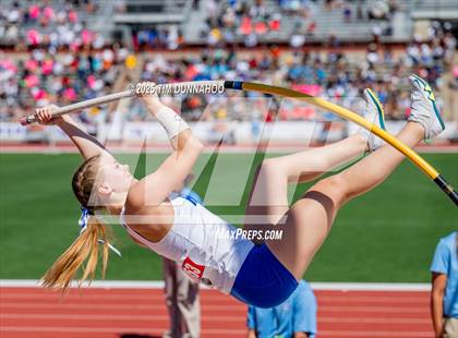 Thumbnail 3 in UIL 6A Girls Track & Field Finals photogallery.