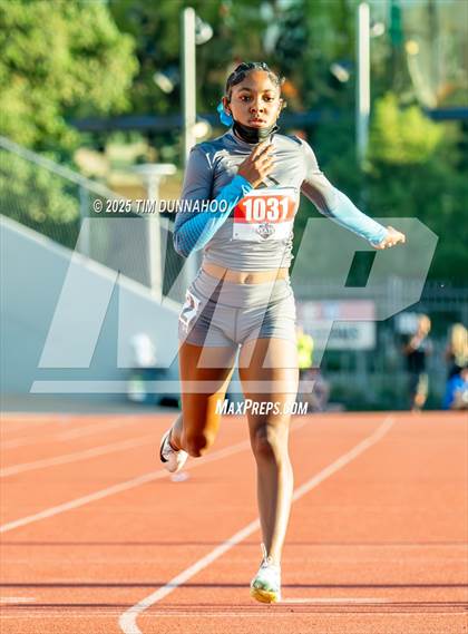 Thumbnail 3 in UIL 6A Girls Track & Field Finals photogallery.