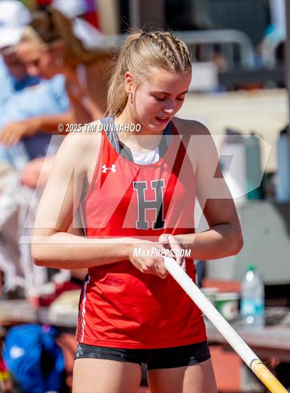 Thumbnail 3 in UIL 6A Girls Track & Field Finals photogallery.