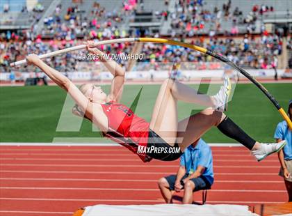Thumbnail 3 in UIL 6A Girls Track & Field Finals photogallery.