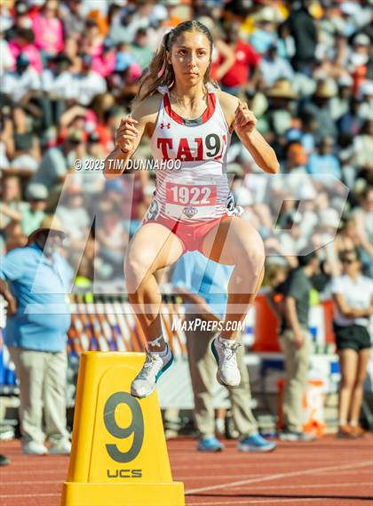 Thumbnail 1 in UIL 6A Girls Track & Field Finals photogallery.