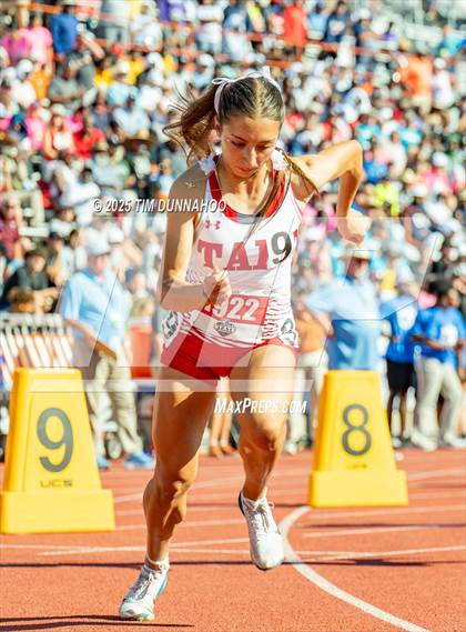Thumbnail 3 in UIL 6A Girls Track & Field Finals photogallery.