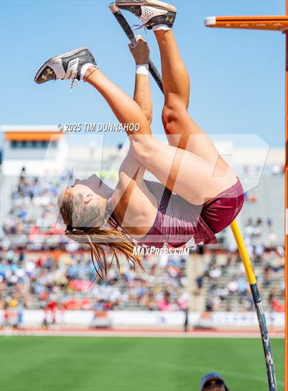 Thumbnail 1 in UIL 6A Girls Track & Field Finals photogallery.