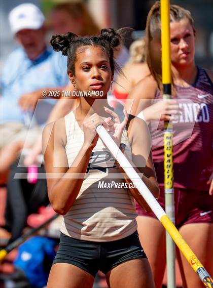 Thumbnail 2 in UIL 6A Girls Track & Field Finals photogallery.