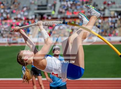 Thumbnail 2 in UIL 6A Girls Track & Field Finals photogallery.