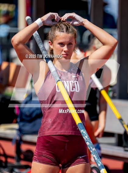 Thumbnail 2 in UIL 6A Girls Track & Field Finals photogallery.