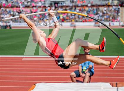 Thumbnail 3 in UIL 6A Girls Track & Field Finals photogallery.