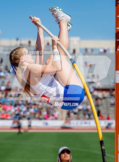 Thumbnail 2 in UIL 6A Girls Track & Field Finals photogallery.