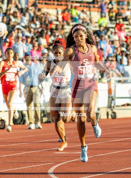 Thumbnail 3 in UIL 6A Girls Track & Field Finals photogallery.