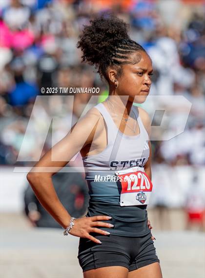 Thumbnail 3 in UIL 6A Girls Track & Field Finals photogallery.