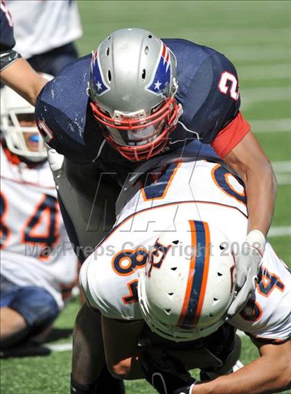 Thumbnail 2 in Eastside Catholic vs. Eisenhower (Emerald City Kickoff Classic) photogallery.