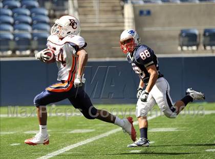 Thumbnail 2 in Eastside Catholic vs. Eisenhower (Emerald City Kickoff Classic) photogallery.