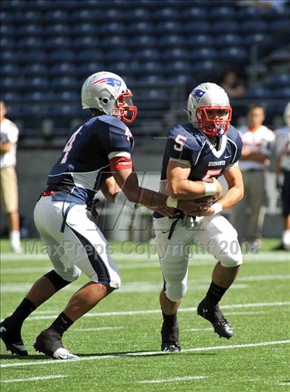Thumbnail 2 in Eastside Catholic vs. Eisenhower (Emerald City Kickoff Classic) photogallery.