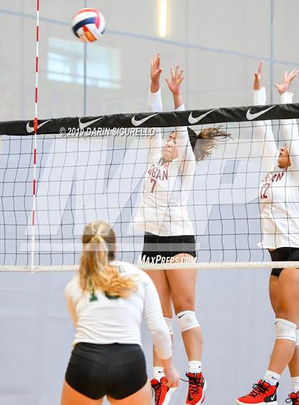 Thumbnail 3 in James Logan vs. Harpeth Hall (NIKE Tournament of Champions) photogallery.
