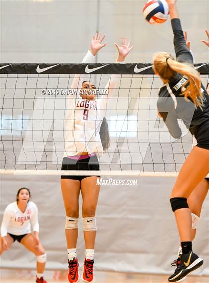 Thumbnail 1 in James Logan vs. Harpeth Hall (NIKE Tournament of Champions) photogallery.