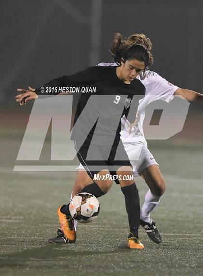 Thumbnail 3 in Palos Verdes vs. Clovis (West Coast Showcase) photogallery.