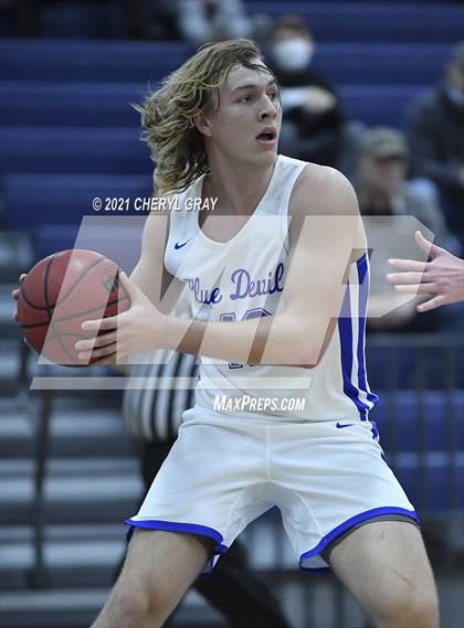 Thumbnail 1 in Sullivan Central @ Unicoi County photogallery.