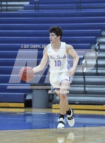 Thumbnail 1 in Sullivan Central @ Unicoi County photogallery.