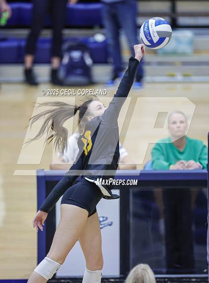 Thumbnail 3 in Sequoyah vs. Creekview (Region 6AAAAA 3rd Place) photogallery.