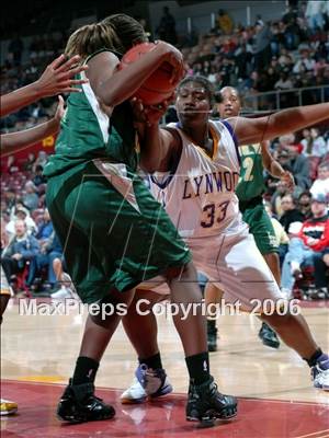 Thumbnail 2 in Lynwood vs. Long Beach Poly (CIF SoCal D1 Final) photogallery.