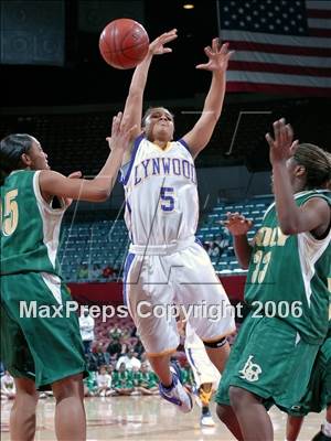 Thumbnail 1 in Lynwood vs. Long Beach Poly (CIF SoCal D1 Final) photogallery.