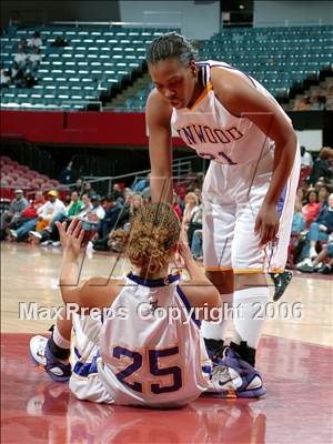 Thumbnail 1 in Lynwood vs. Long Beach Poly (CIF SoCal D1 Final) photogallery.