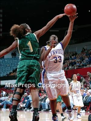 Thumbnail 2 in Lynwood vs. Long Beach Poly (CIF SoCal D1 Final) photogallery.