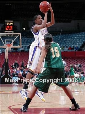 Thumbnail 1 in Lynwood vs. Long Beach Poly (CIF SoCal D1 Final) photogallery.