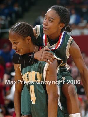 Thumbnail 3 in Lynwood vs. Long Beach Poly (CIF SoCal D1 Final) photogallery.