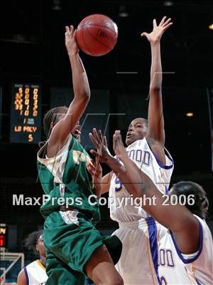 Thumbnail 3 in Lynwood vs. Long Beach Poly (CIF SoCal D1 Final) photogallery.
