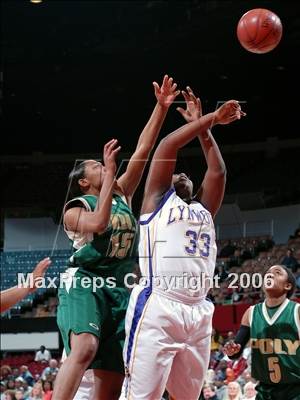 Thumbnail 2 in Lynwood vs. Long Beach Poly (CIF SoCal D1 Final) photogallery.