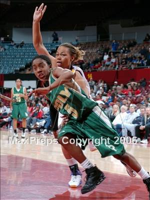 Thumbnail 1 in Lynwood vs. Long Beach Poly (CIF SoCal D1 Final) photogallery.
