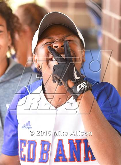 Thumbnail 1 in Red Bank vs McMinn County photogallery.