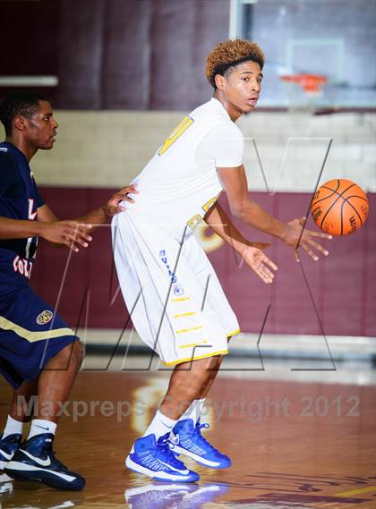 Thumbnail 3 in Copperas Cove vs Klein Collins (McDonald's Texas Invitational) photogallery.