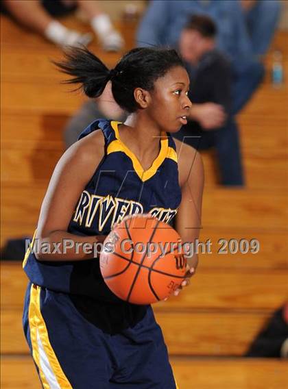 Thumbnail 2 in River City vs. Lincoln (Lincoln Invitational) photogallery.